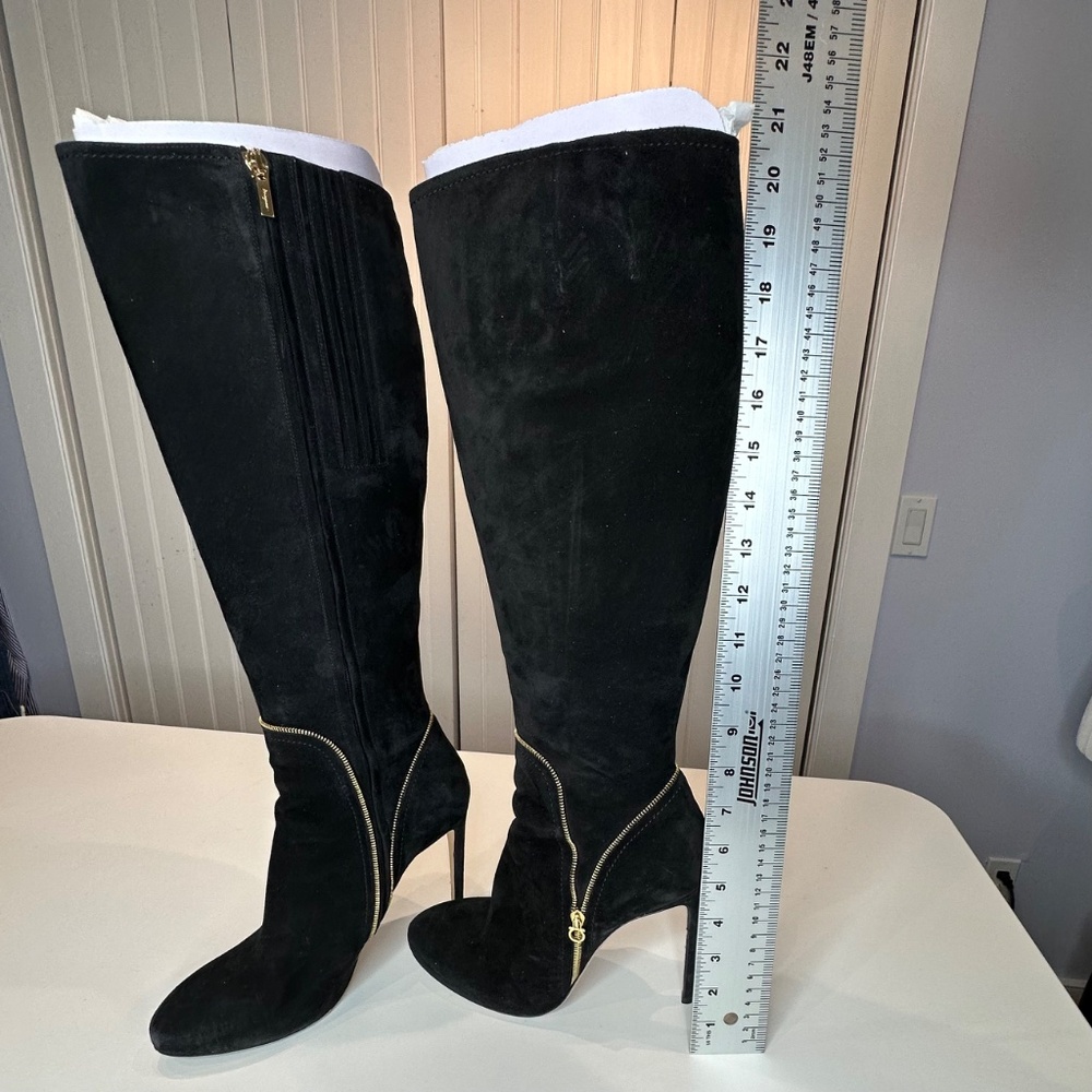 Salvatore Ferragamo Black Heeled Boots - Picture 6 of 16